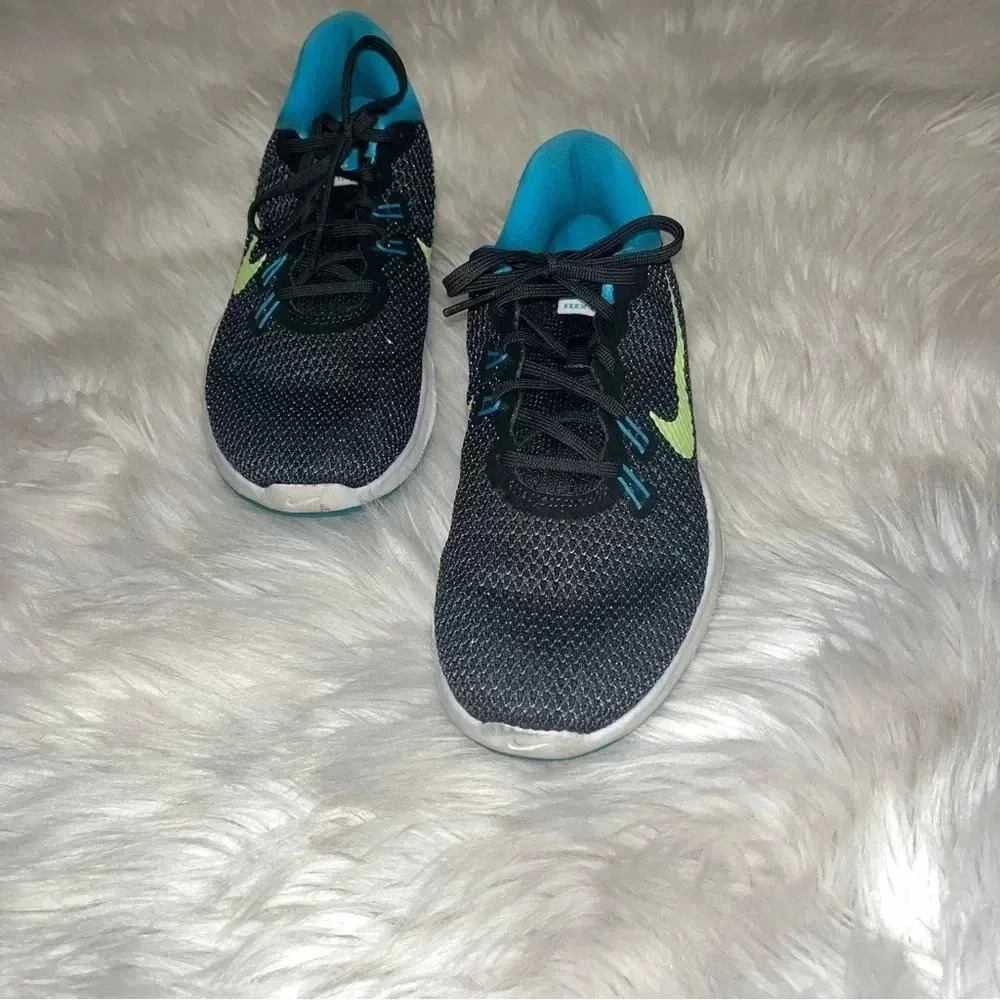 Nike training sneakers/sz8.5 - Picture 2 of 6